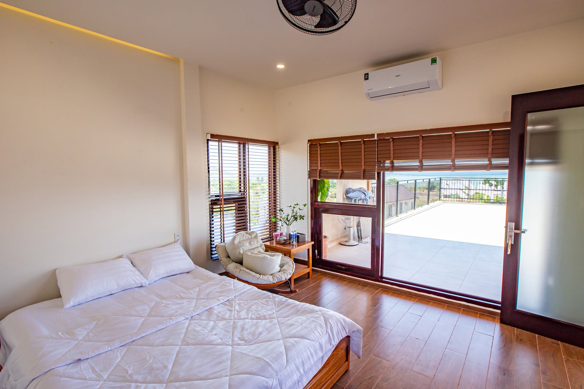 Deluxe Sea View Room (VIP) thumbnail 3
