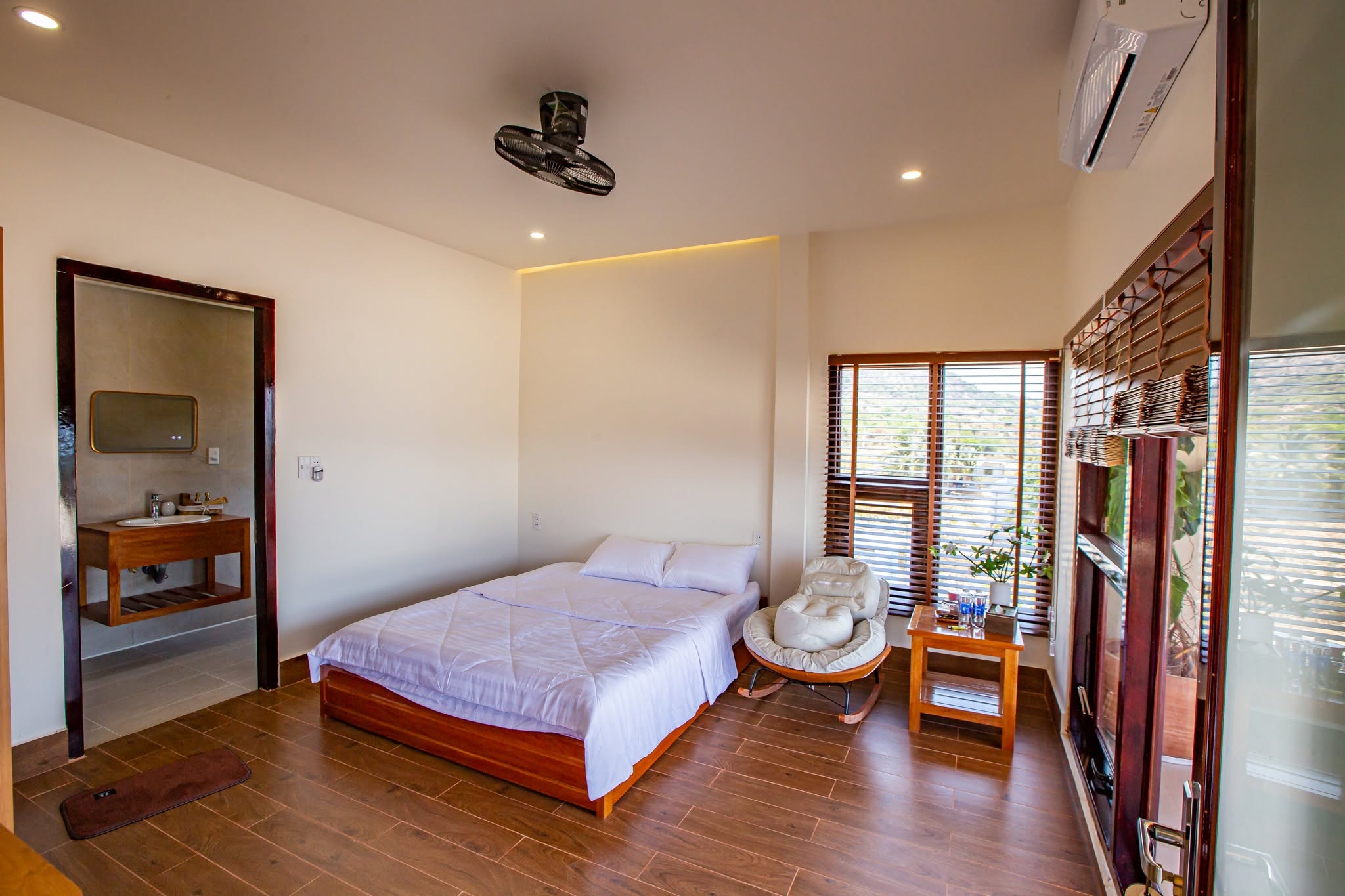 Deluxe Sea View Room (VIP) thumbnail 5